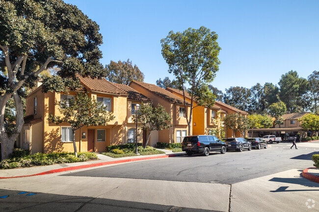 Newport North Apartment Homes offers various floor plans, including townhomes.