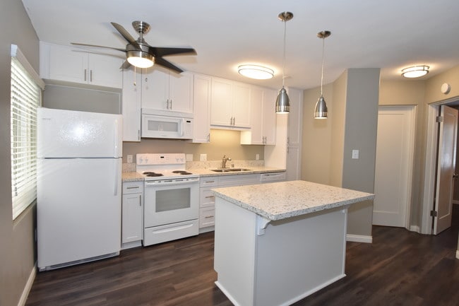 Hilltop Terrace, San Diego, CA 92103 - photo 5