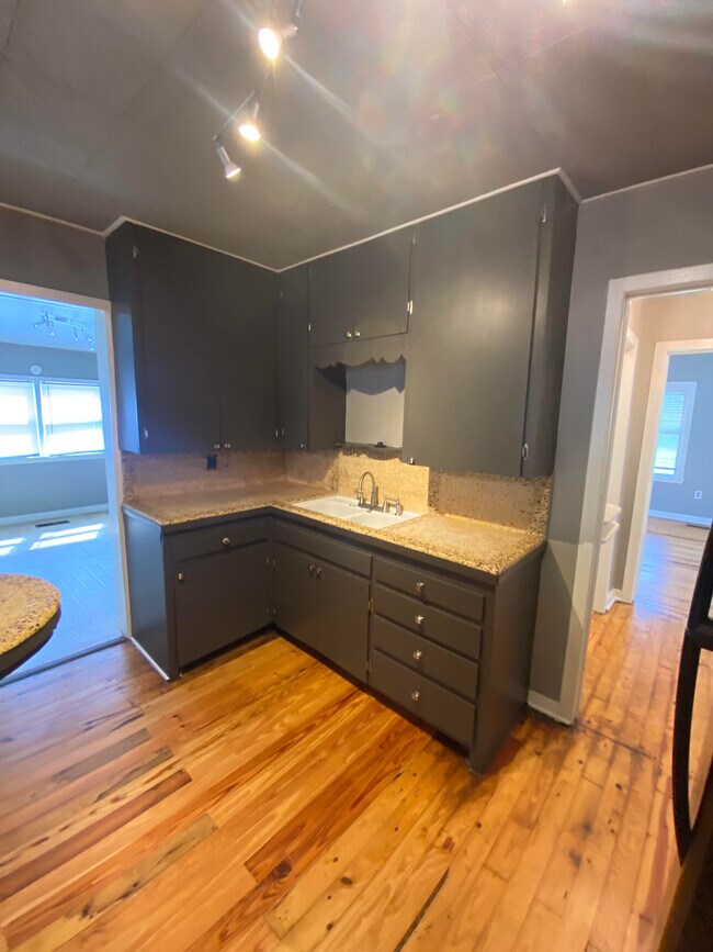 2506 W Easton Ct, Tulsa, OK 74127