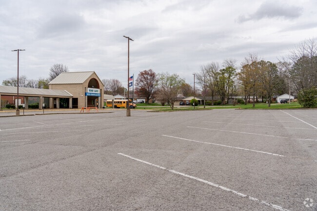The student population of Bend Gate Elementary School is 425 and the school serves K-5.
