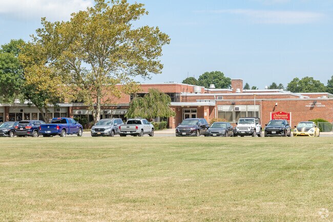 Oakwood Primary Center has 614 students in grades PK, K-2.