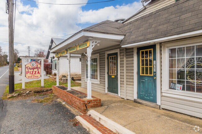 Pasquale’s Pizza serves up delicious slices for hungry crowds in New London Township.