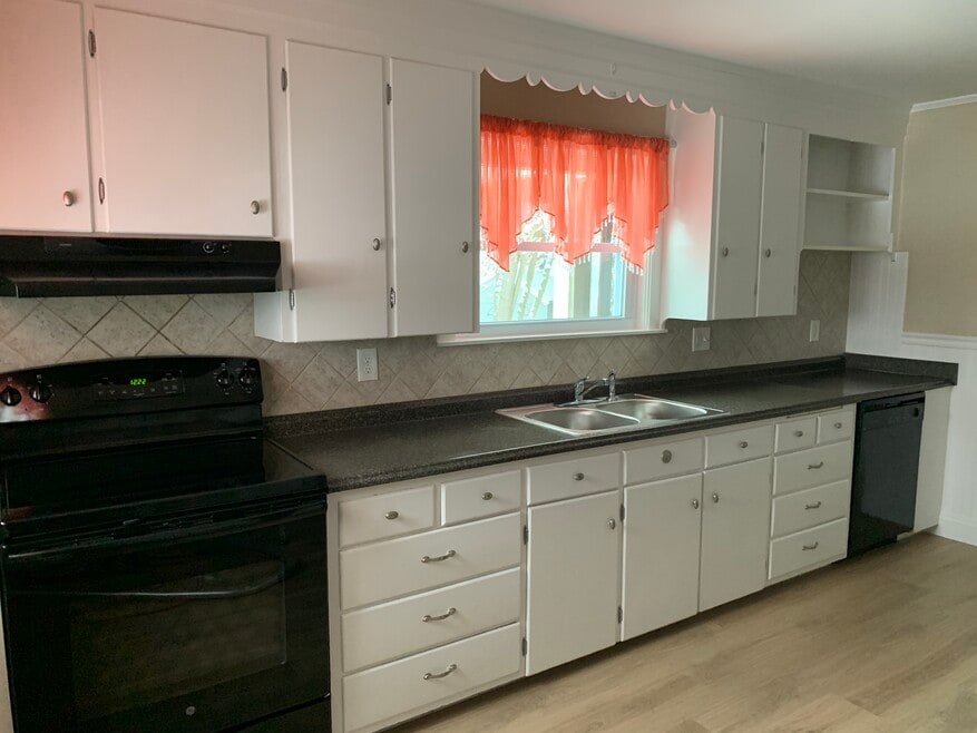 8 Walnut St unit First Floor, Rochester, NH 03867 - photo 1