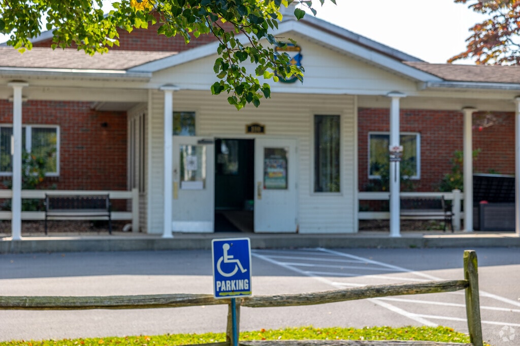 Centre County Christian Academy has a student to teacher ratio of 14 to 1.