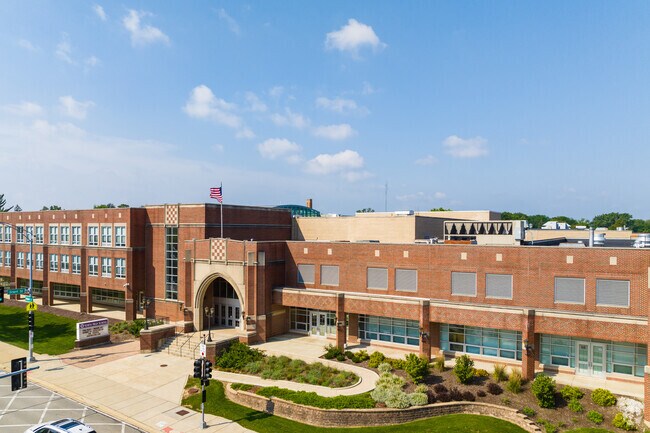 Downers Grove North High School is a top-rated public school located in Downers Grove, IL.
