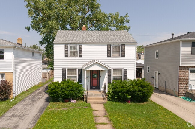 You can also find colonial revivals in Kenilworth.