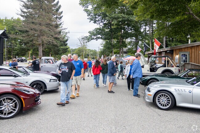 Cruisin’ Night Tuesdays at Bentley’s Saloon runs May to mid‑September in Arundel.