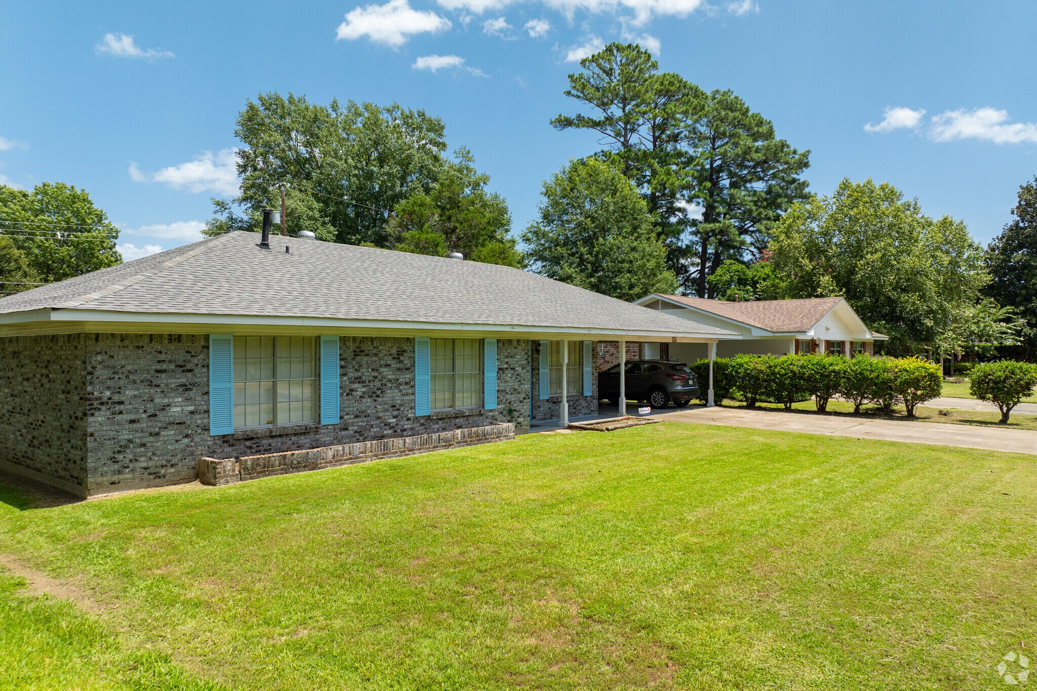 Midcentury ranch style homes are popular choice in North Monroe.
