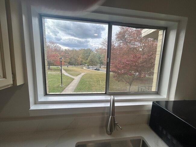 10613 Weymouth St 101, Bethesda, MD 20814 - photo 4