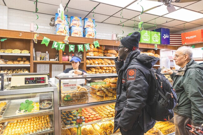 Zeppieri & Sons Italian Bakery in Middletown-Pelham Bay is a legendary destination.