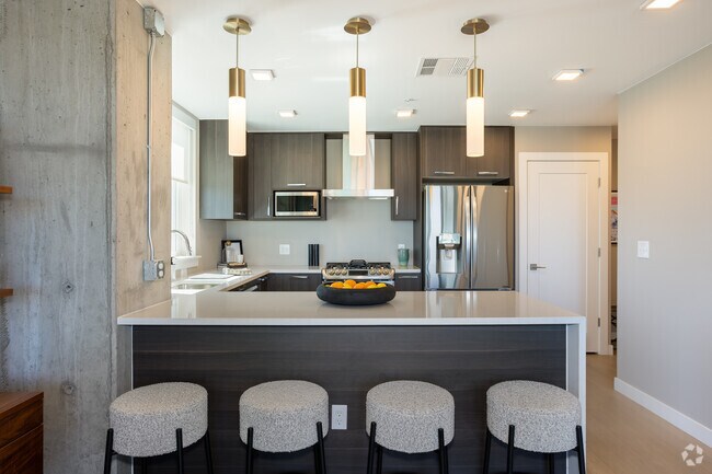 1BR, 1BA - 705SF - Kitchen
