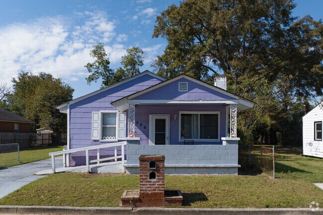 Many homes in Liberty City sport colorful facades, adding vibrancy to the area.