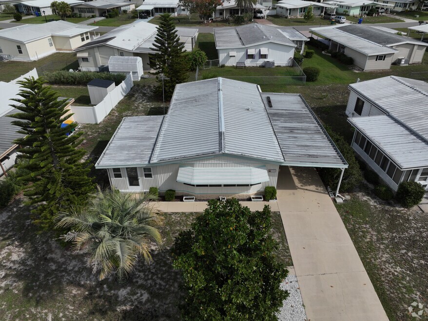 1440 Nassau Cir, Tavares, FL 32778 - photo 2