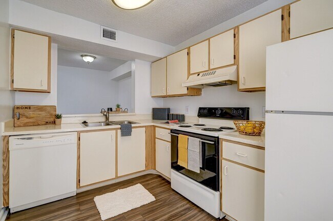 Tuscany Pointe at Somerset Place Apartment Homes, Boca Raton, FL 33433 - photo 4