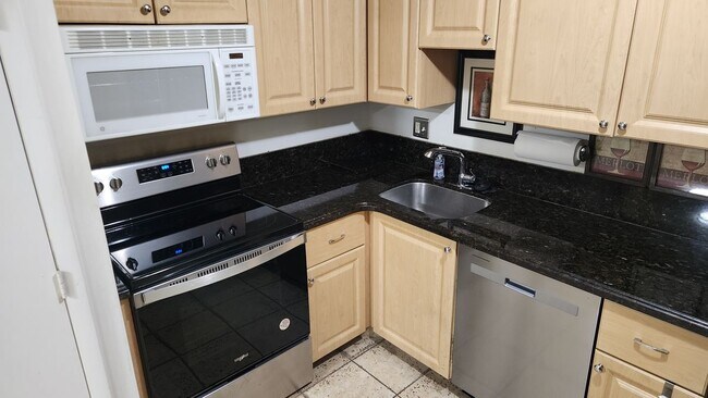 4156 Inverrary Dr, Lauderhill, FL 33319 - photo 4