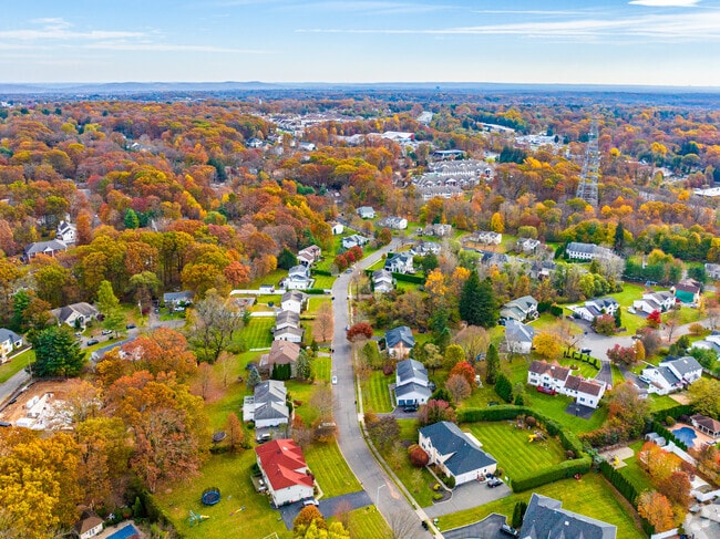 The well-maintained landscaping of Monsey present the town as a picture-perfect location.