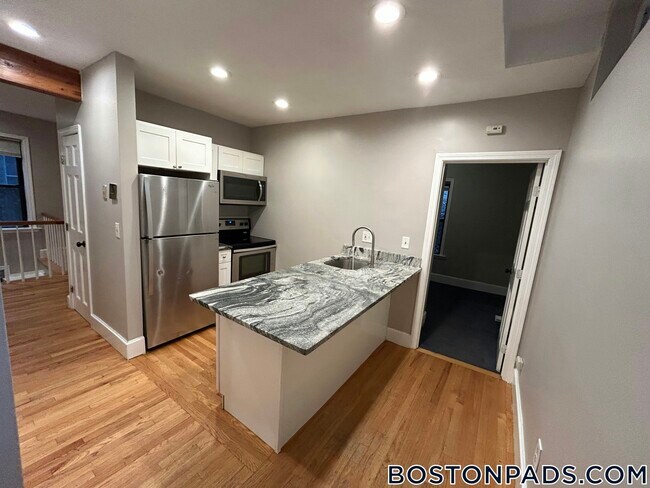 37 Sheafe St unit 2, Boston, MA 02113 - photo 6