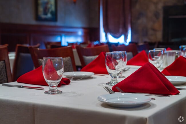 Rent out a dining room at Filomena Cucina Rustica and enjoy classic Italian cuisine in Berlin.