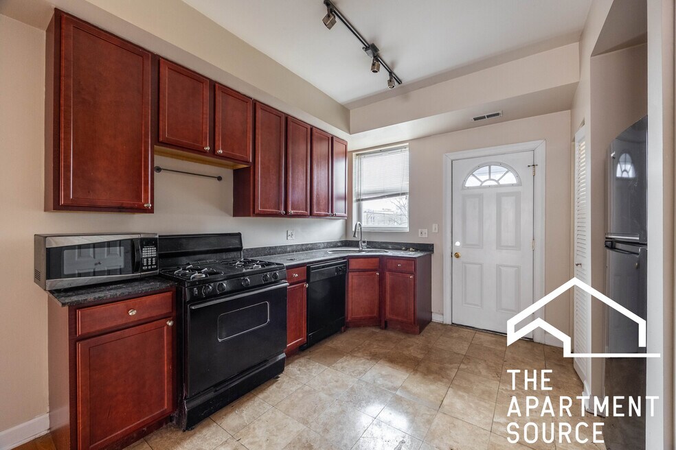 7462 N Greenview Ave unit 3, Chicago, IL 60626 - photo 1