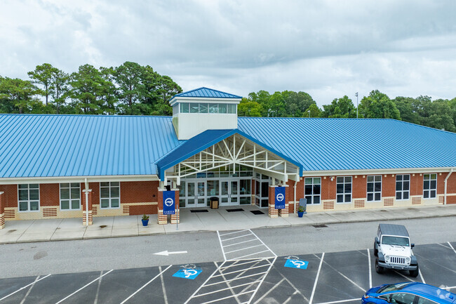 Niche.Com gives Camden Intermediate School a B+ score.