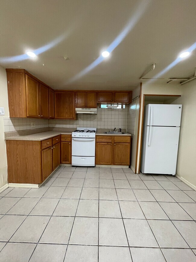 6 Rose Ave Unit Basement, Jersey City, NJ 07305