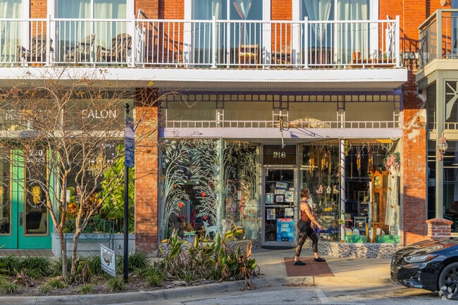 Shop the local boutiques and antique stores in Palatka.