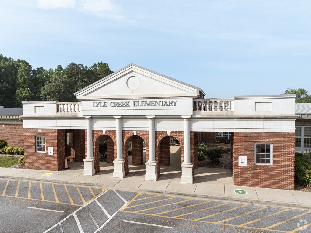 The entrance to Lyle Creek Elementary School.