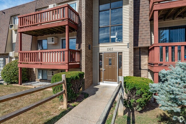 Pinebrook Tower Apartments, Lorain, OH 44053 - photo 5