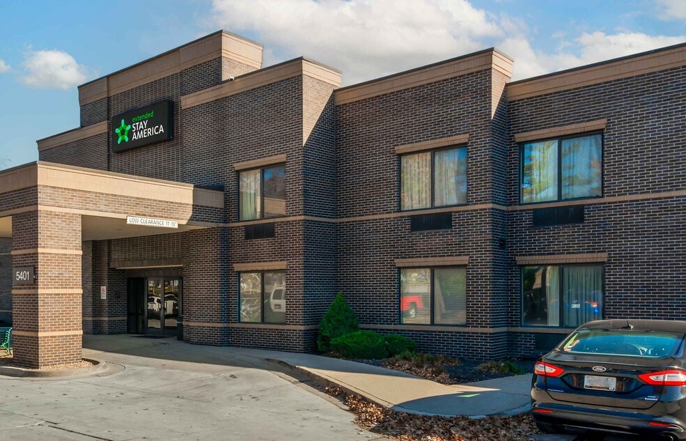 5401 W 110th St, Leawood, KS 66211 - photo 1