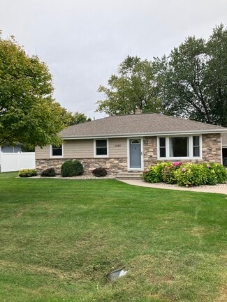 1426 Dunning St, Menasha, WI 54952