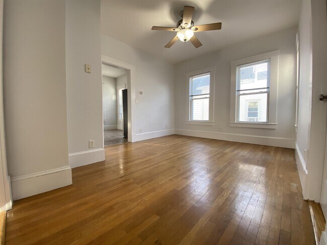 21 Mount Vernon Park unit 2, Malden, MA 02148 - photo 5