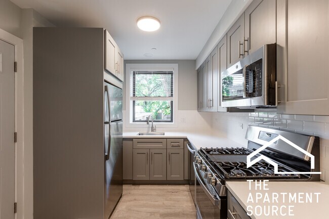 1135 Oak Ave unit E2, Evanston, IL 60202 - photo 2