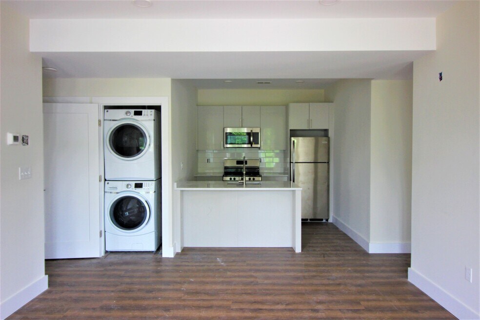 843 Columbia Rd unit 3, Dorchester, MA 02125 - photo 1