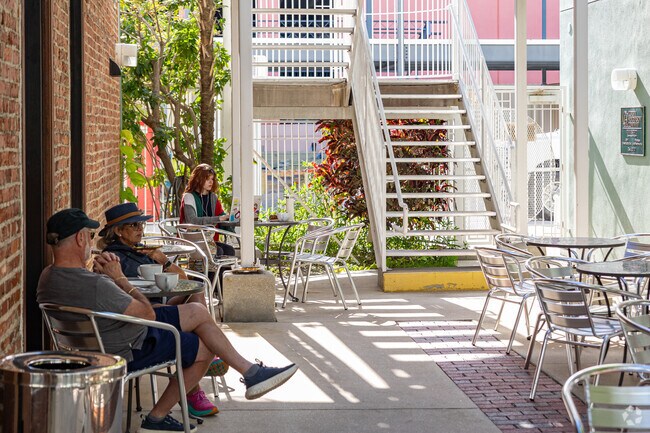 Mediterra can will find a wide variety of restaurants and cafes in nearby downtown Fort Myers.