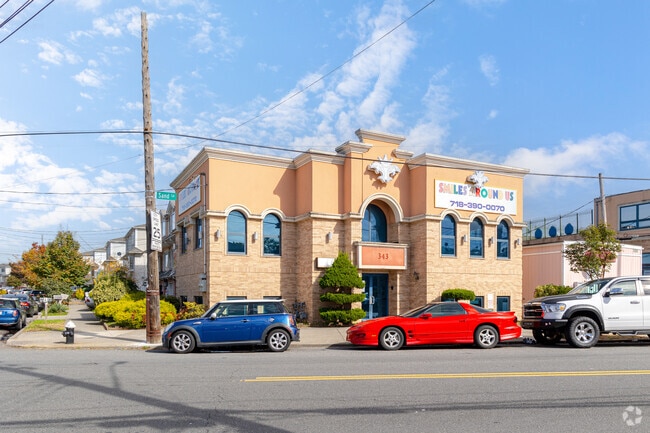 Smiles Around Us Academy is a Private Pre-K & Elementary School
South Beach, Staten Island NY.
