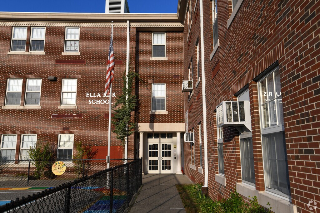Ella Risk Elementary School provides education in the neighborhood of 
Central Falls.