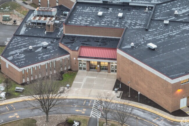 Hosack Elementary School has a student-teacher ratio of 14 to 1.