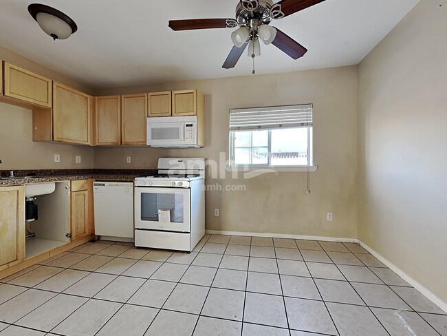 1951 Silver Whisper Ave, Las Vegas, NV 89183 - photo 4