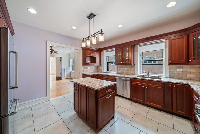 721 Foster St unit 3W, Evanston, IL 60201 - photo 7