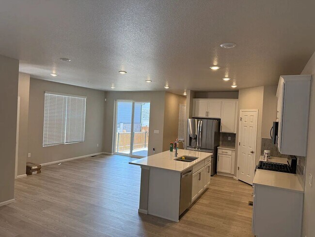 745 N Tempe St, Aurora, CO 80018 - photo 3