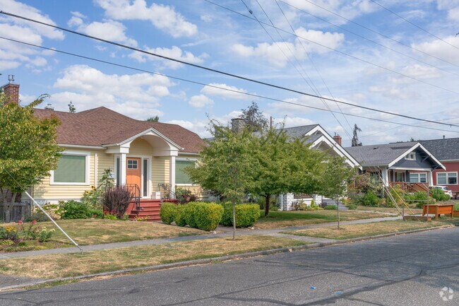 You can find beautifully designed craftsman homes all throughout Lettered Streets.