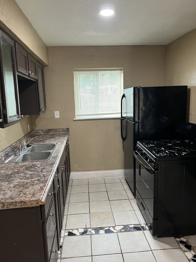 7605 Denton St unit 1-1, Houston, TX 77028 - photo 6