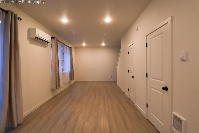 12096 SE Pine St, Portland, OR 97216 - photo 7