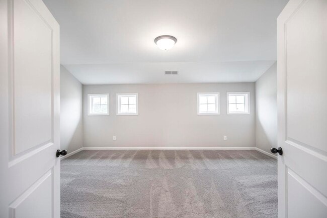 214 Meadows Ln 26.jpg