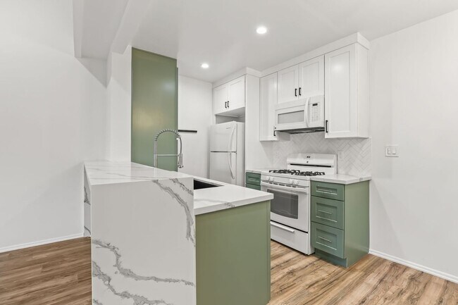 5500 Lindley Ave, Encino, CA 91316 - photo 7