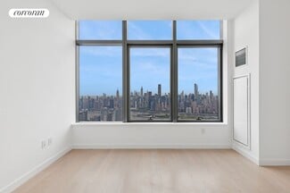 3 Ct Square W, Queens, NY 11101