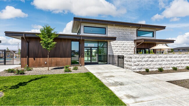 Eagle Ridge Amenity Club House 1of3