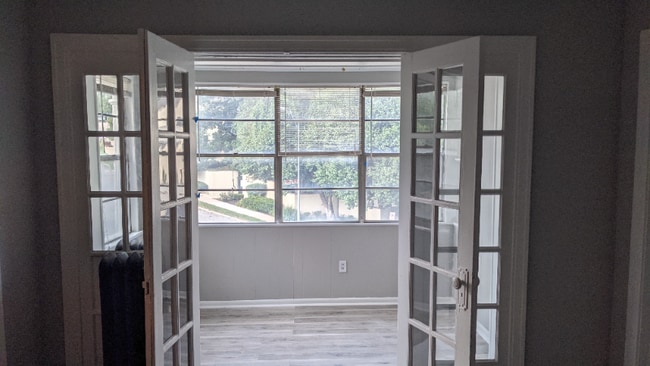 131-133 E 46th St unit 1, Kansas City, MO 64112 - photo 4