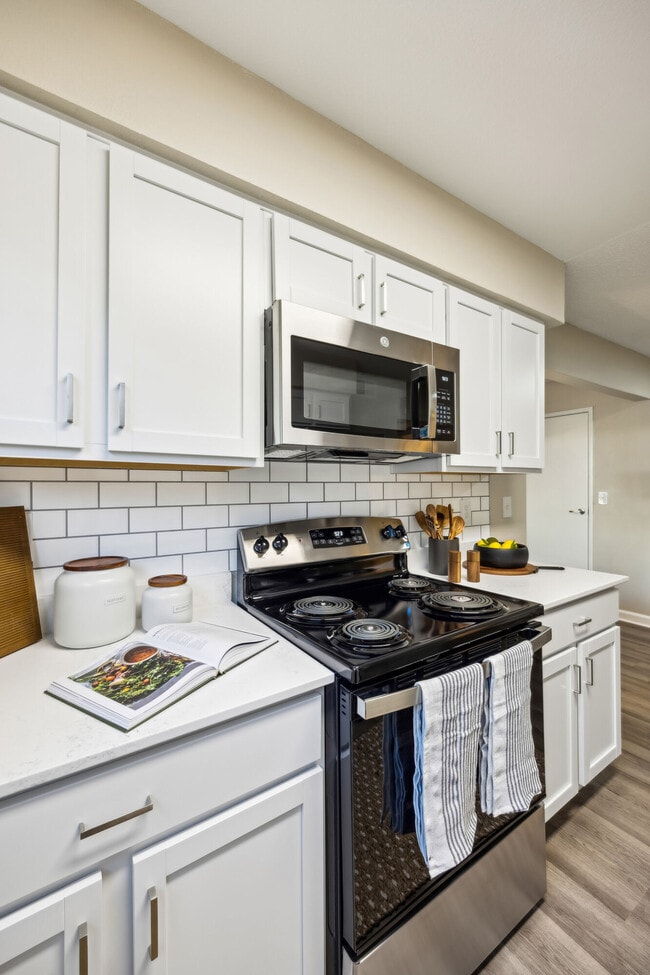 425 S Hubbards Ln, Louisville, KY 40207