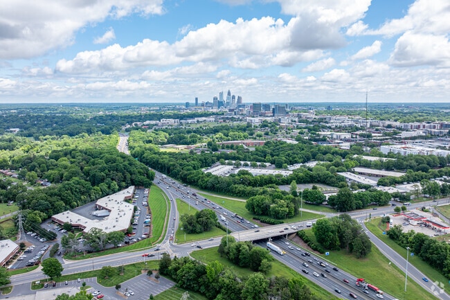 Residents of Arbor Glen find it a short distance to the Uptown Charlotte Center.